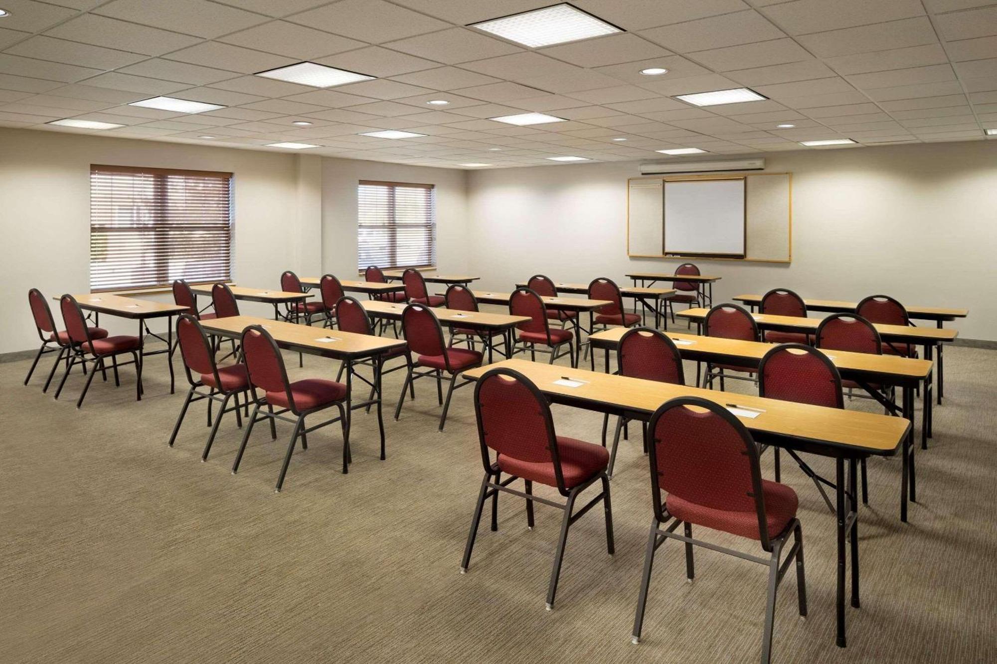 Country Inn & Suites By Radisson, Louisville East, Ky Dış mekan fotoğraf
