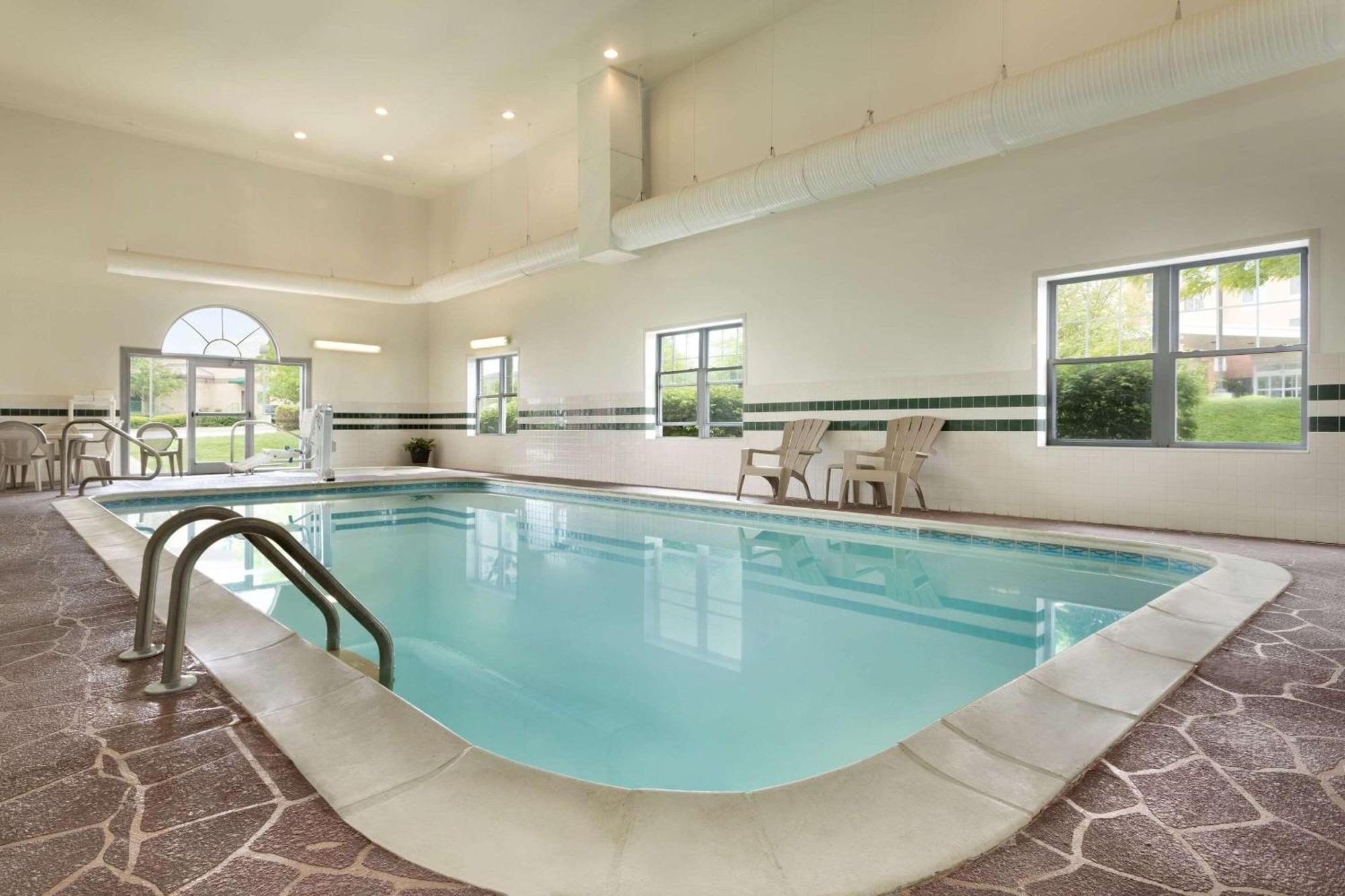 Country Inn & Suites By Radisson, Louisville East, Ky Dış mekan fotoğraf